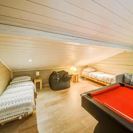 Spacious With Sauna And Bubble Bath Holiday home