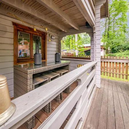 Spacious With Sauna And Bubble Bath Holiday home *