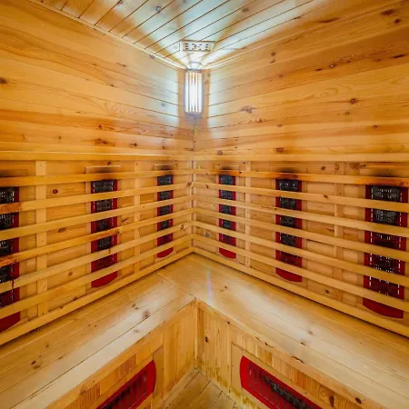 Spacious With Sauna And Bubble Bath Holiday home *